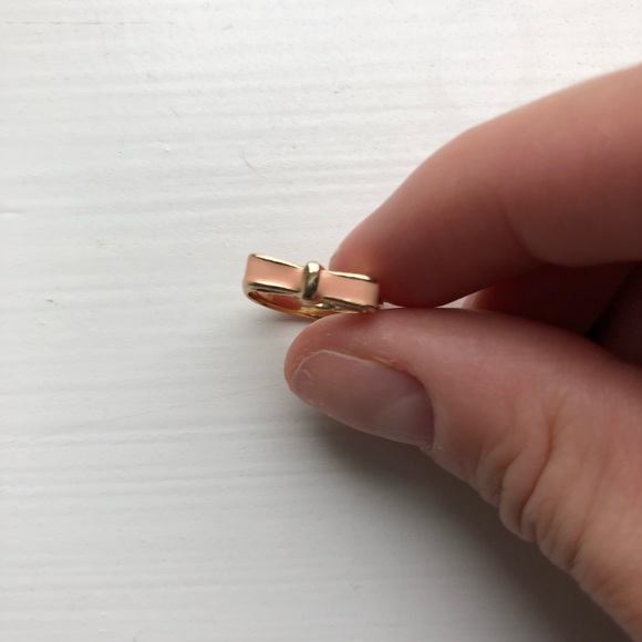 Vintage chic gold & blush pink bow knuckle ring - Picture 3 of 6